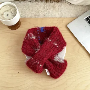 Roter farbblockgestrickter Wollschal Winter warm dick gemütlich stilvolles Modeaccessoire
