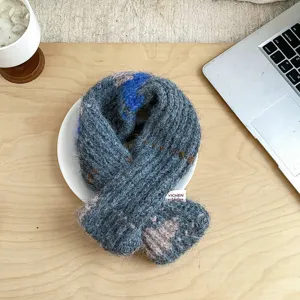 Gemütlicher kuscheliger Kinder Strickwollschal mit Farbblock, warmer Winter Halsschutz.