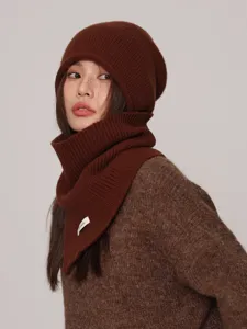 Conjunto de gorro y bufanda de lana marrón cómodo para mujer, moda de invierno elegante.