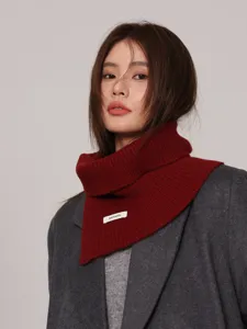 Detalle bufanda de cuello alto de punto, calentador de cuello de lana para mujer.