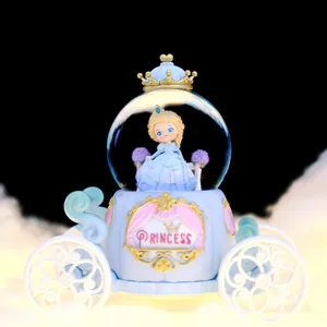 Betoverende prinsessen koets sneeuwbol speeldoos, magisch droomcadeau voor jonge meisjes.