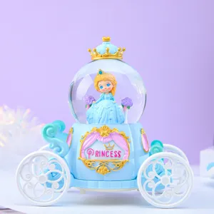 Prinsessen koets sneeuwbol muziekdoos, dromerig blauw ontwerp voor leuk cadeautje.