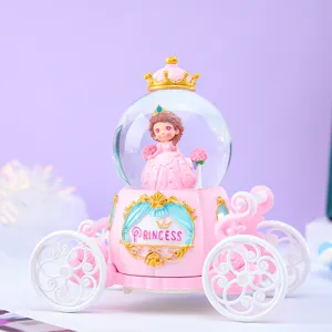 Dromerige roze prinsessenkoets sneeuwbol speeldoos, prachtig bureau ornament cadeau.