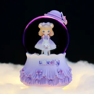 Boîte à musique boule à neige violette avec figurine mignonne, déco lumineuse.