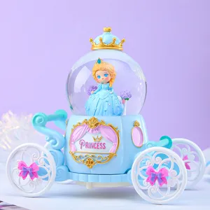 Leuke blauwe koets sneeuwbol muziekdoos met prinses figuur, perfect cadeautje voor kinderen.