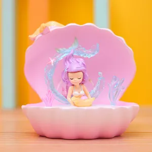 Vista detallada de la bonita sirenita de dibujos animados princesa concha rosa perla luz musical.