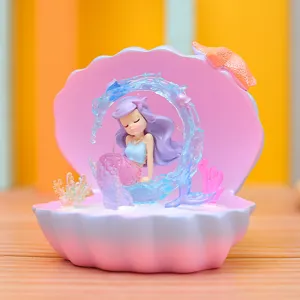 Detalle en primer plano de linda princesa sirena de dibujos animados en concha rosa.