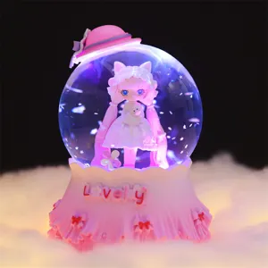 Jolie boîte à musique boule à neige cristal fille lolita avec lumière colorée et décor.