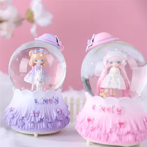 Gros plan détaillé du socle de boule à neige style lolita avec volants et roses.