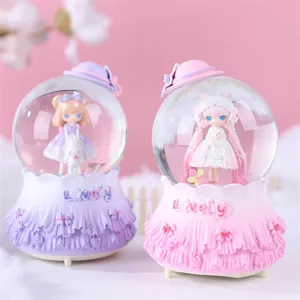 Jolie boîte à musique boule à neige fille Lolita avec lumières colorées, cadeau d'anniversaire.