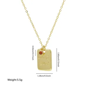 Collana con ciondolo rettangolare placcato in oro Good Luck con pietra portafortuna rossa donna.