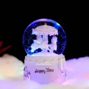 Carillon con Giostra Girevole Palla di Neve in Resina e Vetro Fiocco di Neve Luminoso Palla di Cristallo Ornamentale da Tavolo per Regalo di Compleanno Decorazione