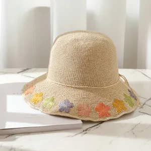 Sommer Stroh Fischerhut mit bunten bestickten Blumen, breite Krempe Strand Sonnenhut Damen.