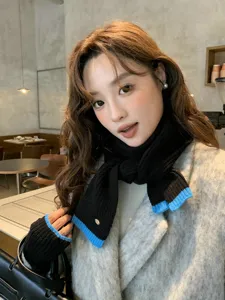Modischer koreanischer Farbblock Strickschal und Ärmel Set für Damen Winter warmen Hals.