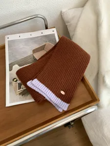 Gemütlicher braun-lila farbblock Strickschal im Winter warmer Halswärmer für Damen stilvoll