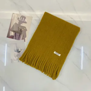 Detailansicht Damen einfarbige Kaschmir Imitat Quastenschal, warmer Winter Accessoire.