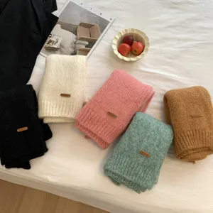 Einfarbiger Strickschal aus Alpakawolle mit Lederlabel, unisex winterwarmer Schal.