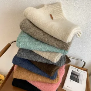 Einfarbiger Strickschal mit Lederetikett, weicher Alpakawollmischung Halsschnur für den Winter.