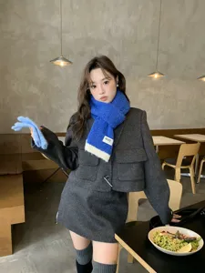 Koreanischer farbblock Strickschal aus Wolle für Damen, warmer und modischer Winterschal.