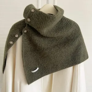 Winter olivgruener Wolle-Mix Strick Umhang Schal Stehkragen warmer Knoepfe Poncho Damen