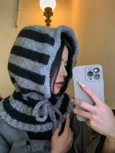 Cómodo pasamontañas bufanda a rayas para mujer, gorro de punto de invierno cálido.