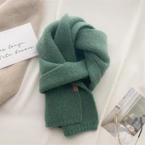 Gemütlicher Winterschal für Damen, weicher Strick-Halswärmer in modischem grünem Stil.