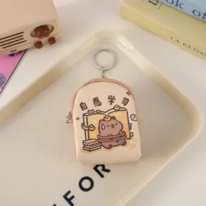 Capybara mini rugzak portemonnee, schattig tekenfilmontwerp met rits en sleutelhanger detail.