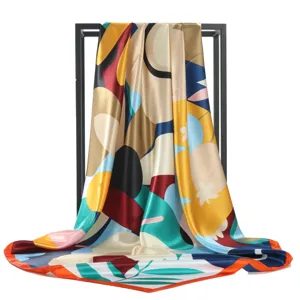 Vue détaillée du carré de soie satin femme 90x90cm imprimé floral abstrait coloré foulard