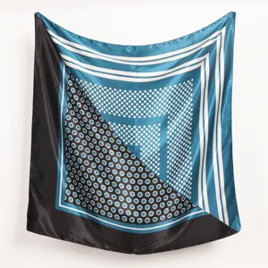Foulard carré en satin de soie 90x90cm, élégant foulard imprimé bleu et noir style chic.