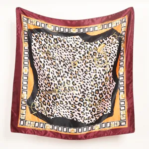 Vintage luipaardprint zijden sjaal 90x90cm luxe satijn vierkante hoofddoek voor vrouwen.