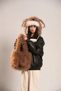 Ensemble bonnet et sac en peluche chien mignon pour la saison d'automne et d'hiver.