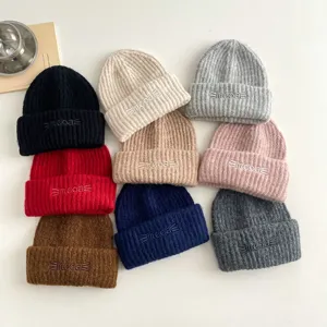 Berretto in maglia invernale per bambini ricamo di lettere carino cappello di lana