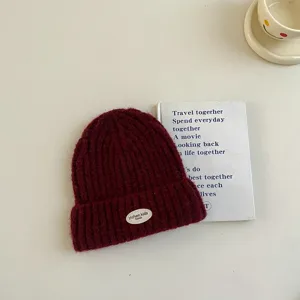 Bonnet en tricot chaud pour enfants en hiver, bonnet bébé uni confortable avec patch.