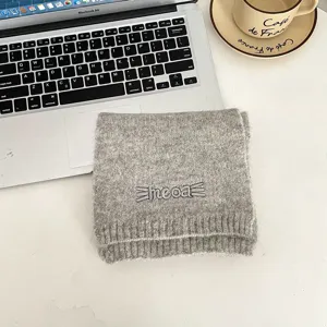 Sciarpa in maglia grigia per bambini con simpatico ricamo di lettere di gatto inverno