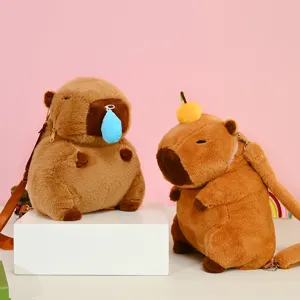 Dos lindas mochilas de peluche de carpincho con accesorios naranja y azul
