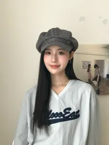 Casquette gavroche léopard gris béret rétro chapeau de peintre élégant pour femme.