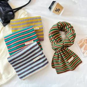 Écharpe en tricot à rayures colorées pour femmes, tour de cou chaud et doux d'hiver.
