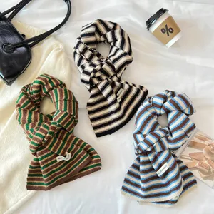 Écharpe Tricotée Chaude d'Hiver pour Femmes Rayée Colorée Style Preppy Écharpe Longue en Polyester Doux Accessoires de Mode d'Hiver
