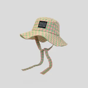 Cappello a quadri rosa e verde da donna, cappello da sole estivo a tesa larga con lacci eleganti.