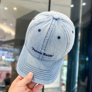 Verworfene Jeans-Baseballkappe für Damen mit Buchstabenstickerei und gebogenem Schirm.