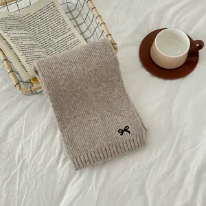 Schickes Kinder Halstuch mit Schleife, weicher warmer Strickschal für Jungen und Mädchen.