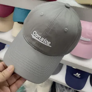 Cappellino da baseball grigio casual con ricamo bianco, cappello estivo morbido.