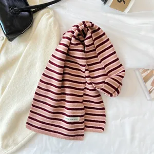 Écharpe en tricot à rayures tendance, foulard chaud en laine douce d'hiver pour femmes.
