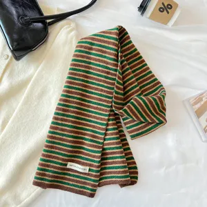 Écharpe tricotée à rayures marron et vert pour femmes, douce et chaude écharpe d'hiver.