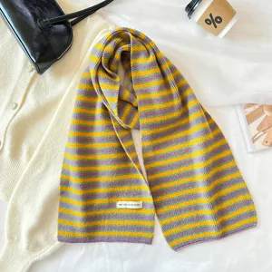 Écharpe en tricot à rayures colorées pour femmes, douce et chaude écharpe d'hiver.