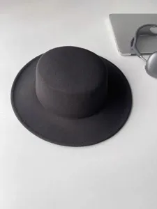 Klassischer schwarzer Filzhut mit flacher Krone, Retro Wollhut für Herbst und Winter Alltag.