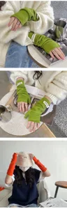 Dettaglio di guanti senza dita in maglia autunno inverno da donna, caldi manicotti di lana.