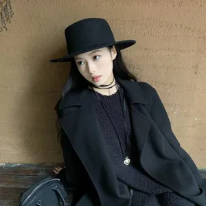 Klassischer schwarzer Fedora-Hut mit flacher Oberseite für Damen und Herren, Winter-Filzhut.