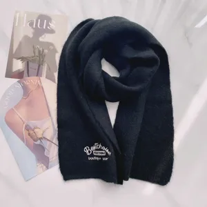 Schwarzer Strick Wolle Winterschal mit Stickerei Detail, weich warm Winter Hals Schutz.