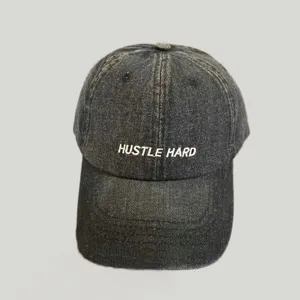 Jeans Baseballcap mit weißer Hustle Hard Stickerei, modische koreanische Freizeitmütze für Damen.